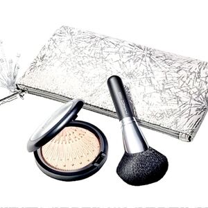 MAC Cosmetics Limited Edition Extra Dimension Skinfinish Firelit Kit-Champagne